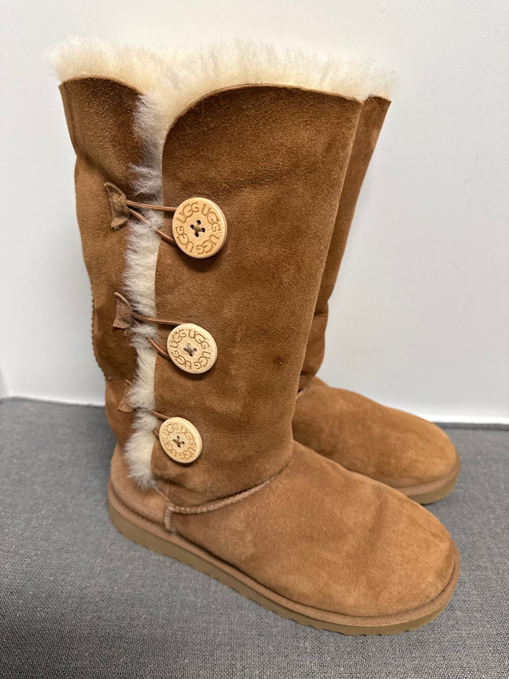 UGG Bailey Button Triplet Tall Boots Shoes Women 8 Chestnut Suede Sheepskin